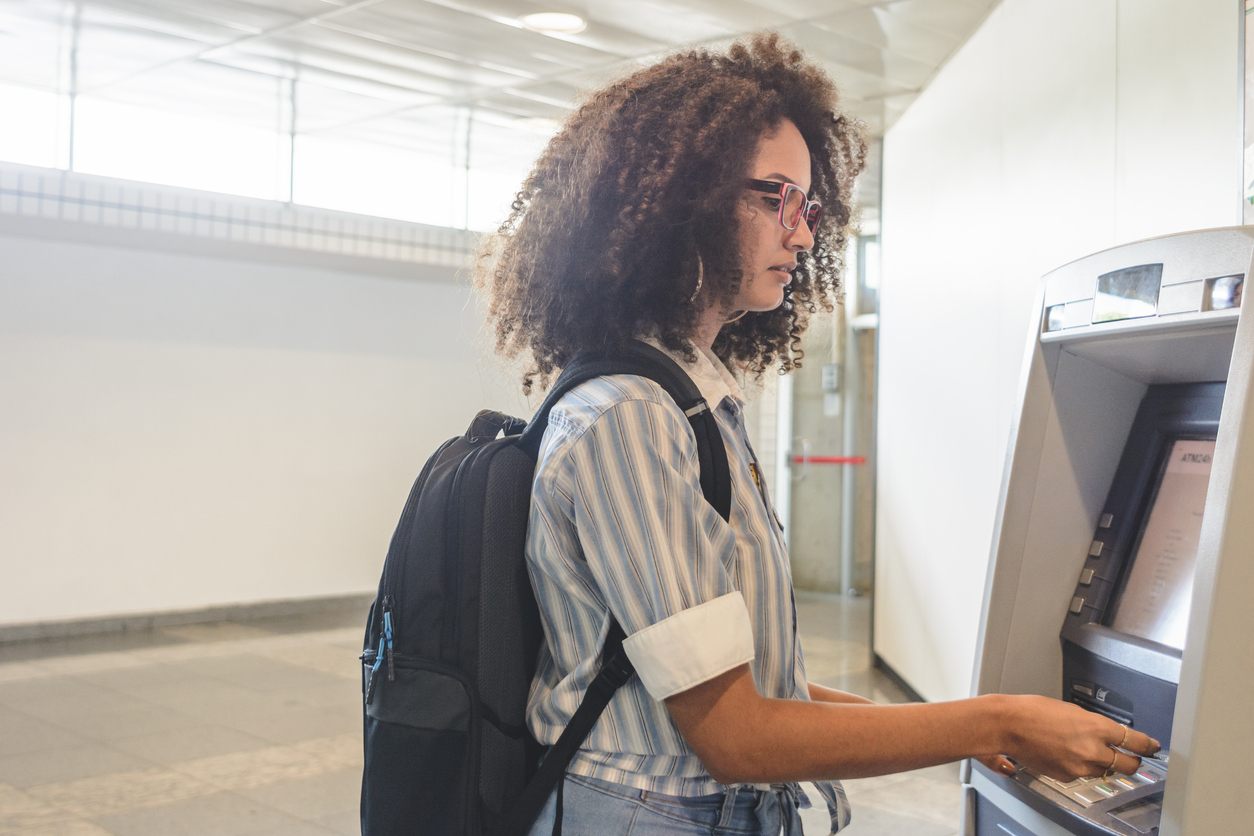 A student withdraws money from a cashpoint