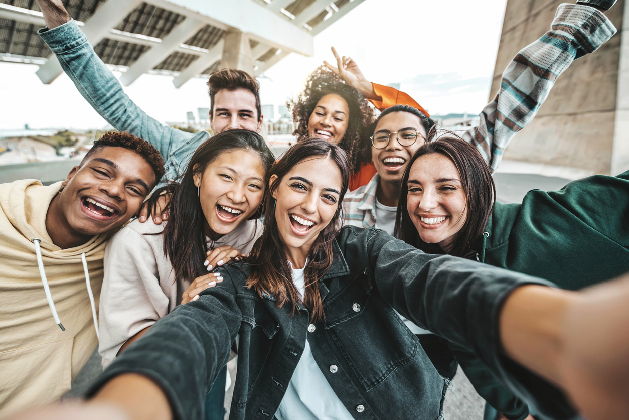 A group of multicultural students take a selfie together