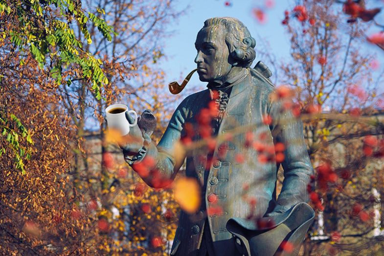 Statue of Kant with pipe and coffee cup