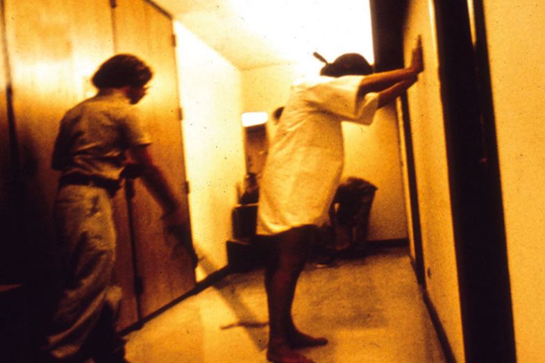 stanford-prison-experiment-guard-prisoner