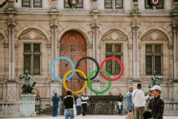 Olympic rings in front of the Hôtel de Ville in Spring 2023