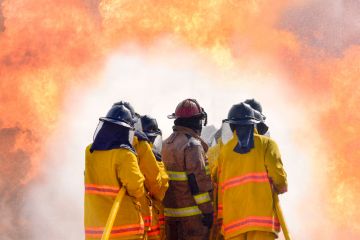 Firefighers work together