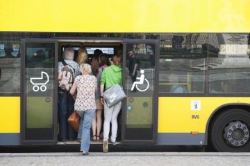 People crowding on to BVG bus