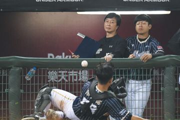 Chien Fu Liao #58 of Rakuten Monkeys miss a fly ball at the top of the 8th inning during the CPBL game to illustrate Taiwanese universities ‘may fall short’ of 2030 bilingual goal