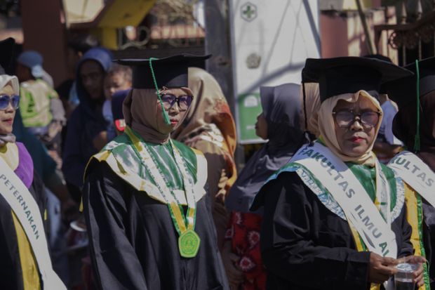 People celebrate their education graduation.